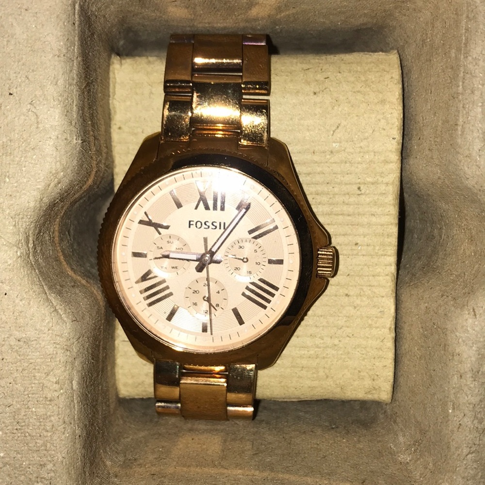 Rose gold Fossil watch